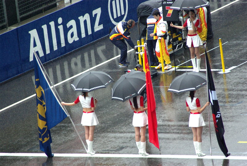 Illustration for article titled 2009 Chinese Grand Prix Gets Wet, Real Wet